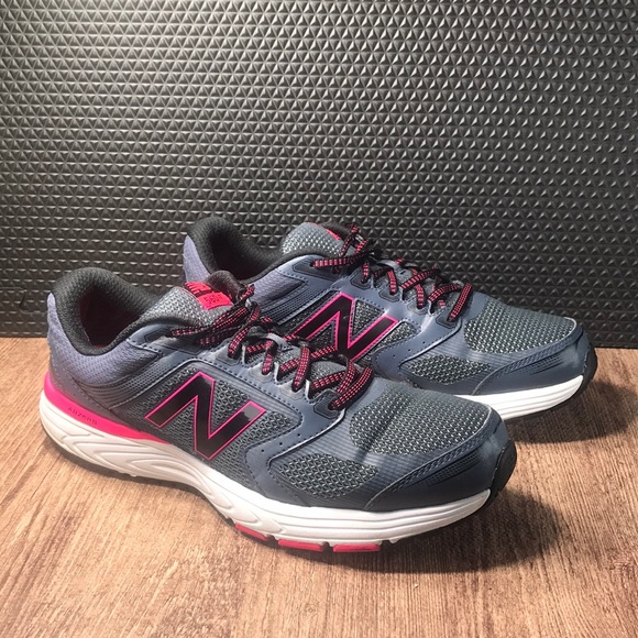 New Balance Shoes - Womens new balance 560v7 running sneakers